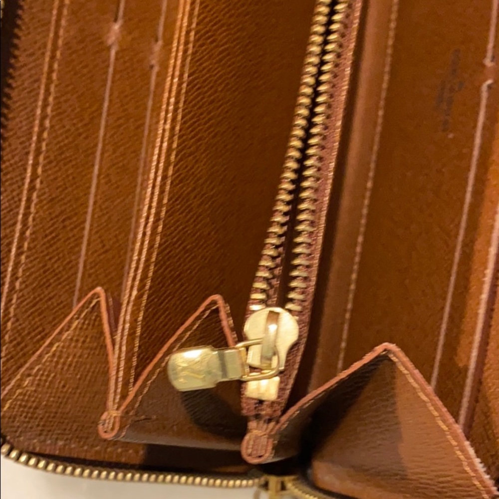 Louis Vuitton Wallet - Picture 4 of 5